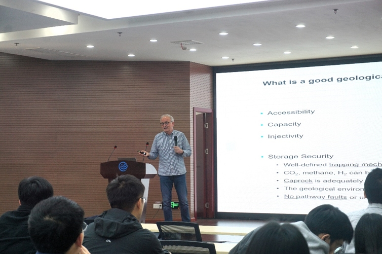 Rainer Helmig院士主講中國科學院大學“小洪山講壇”